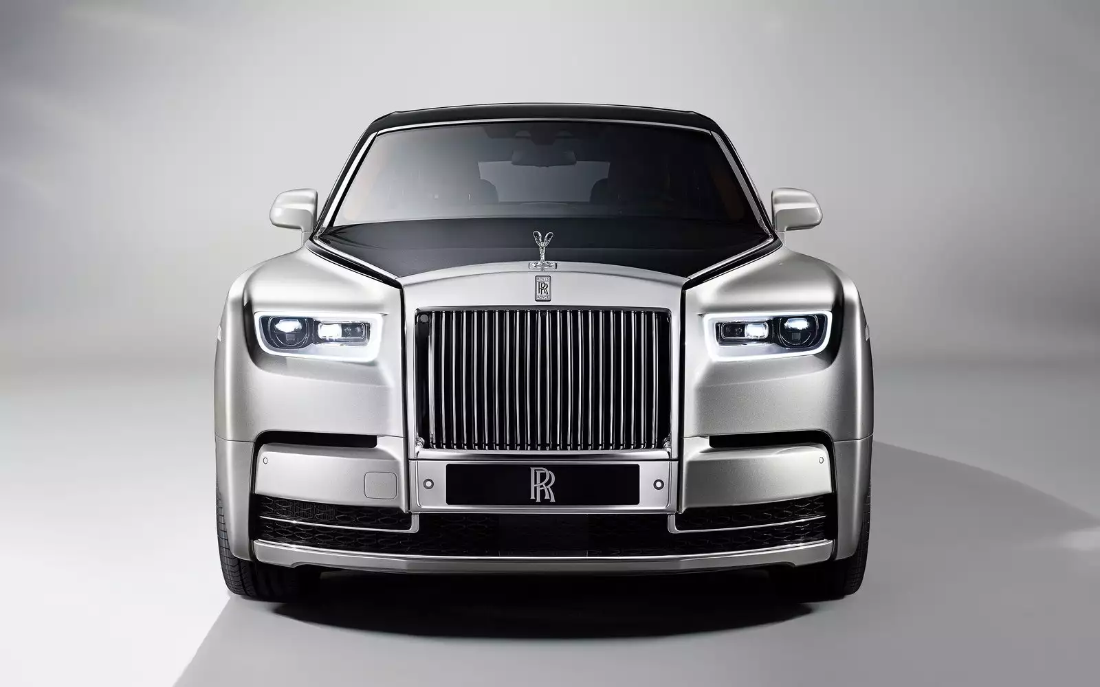 Автомобиль Rolls-Royce Phantom: новости, обзор, машина Ролс-Ройс Фантом —  комплектации, характеристики, разные поколения Rolls-Royce Phantom — сайт  За рулем www.zr.ru