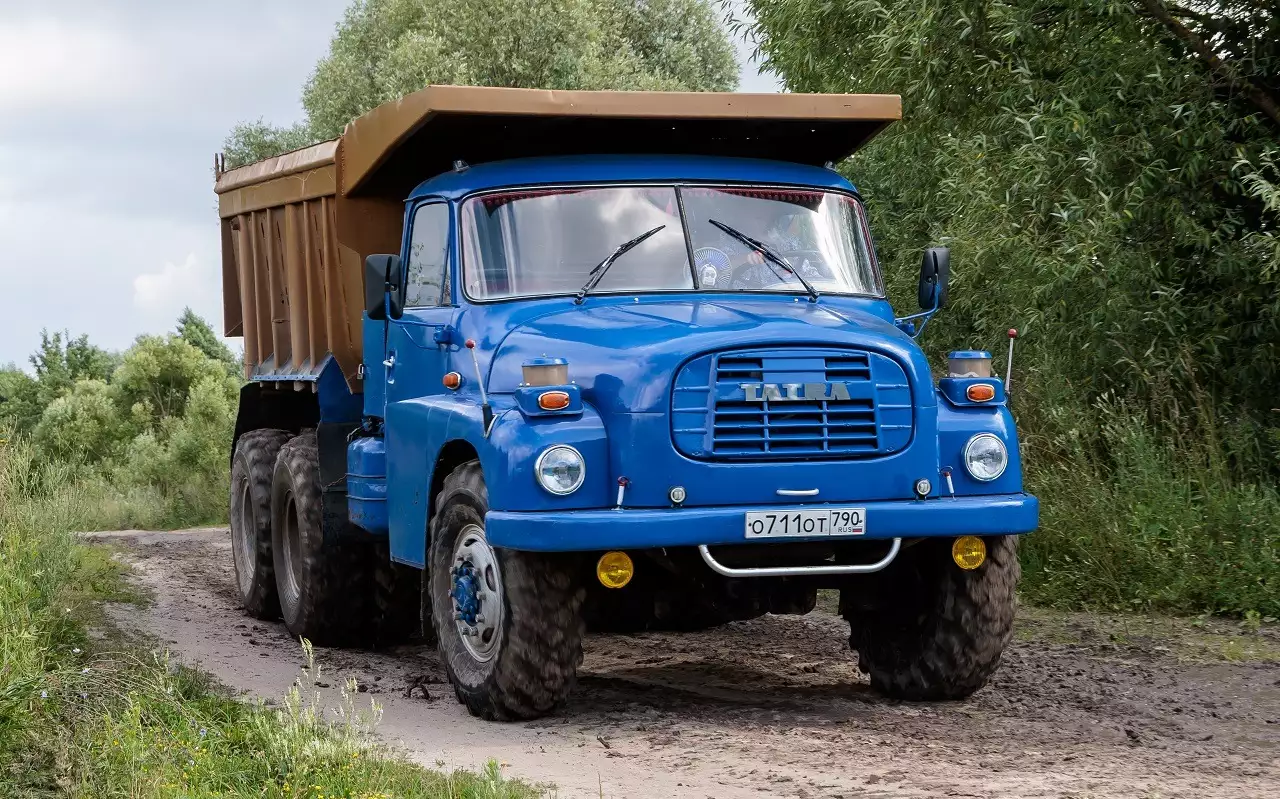 Tatra 148