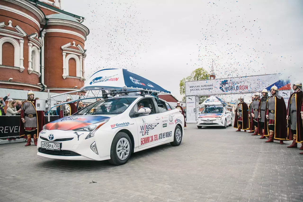 Toyota Prius в роли кетчер-кара Wings for Life World Run