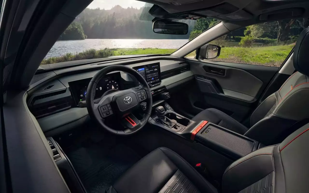 Интерьер Toyota RAV4