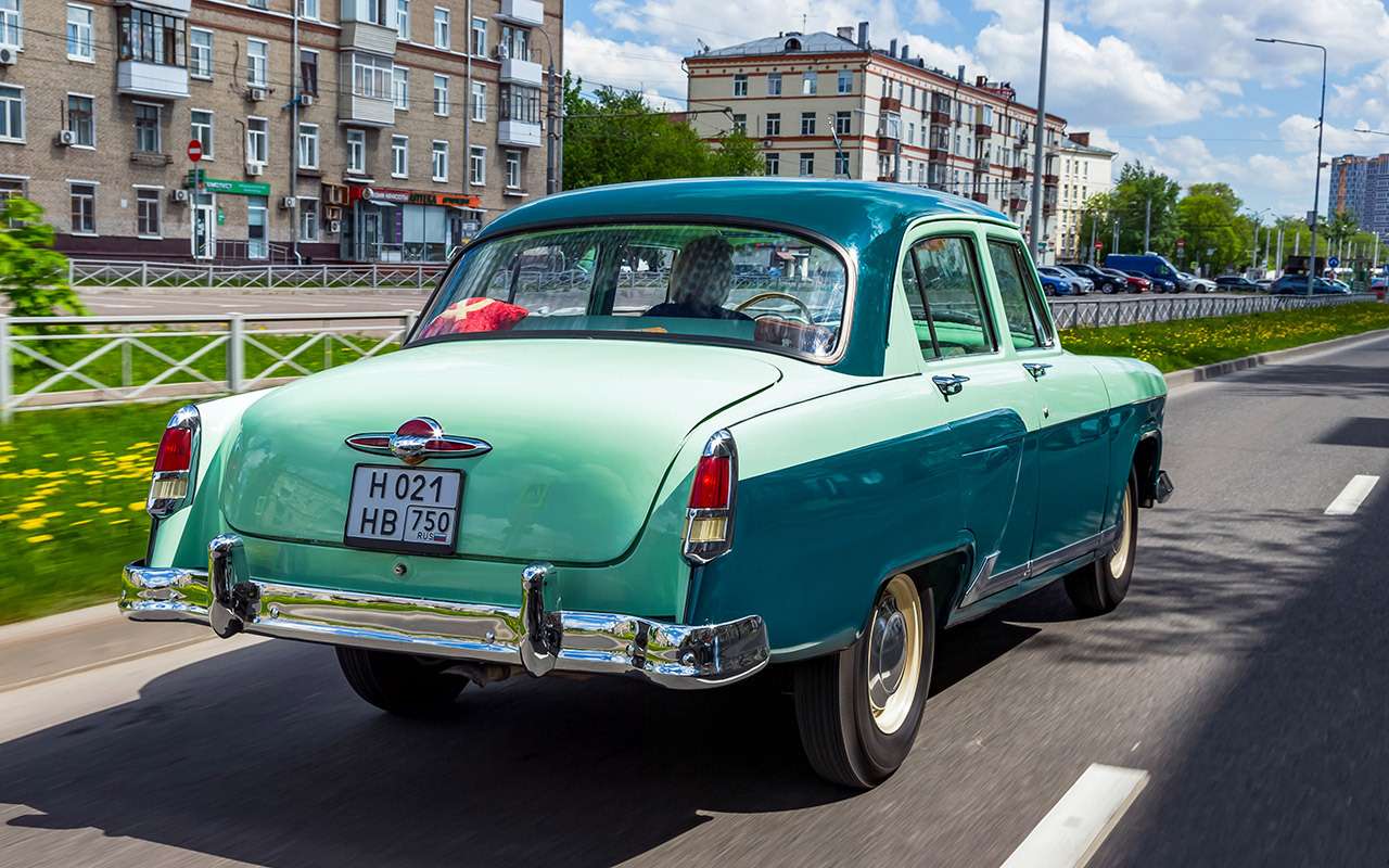 Советская машина с оленем