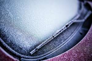 Что делать (и что НЕ делать), если примерзли двери?