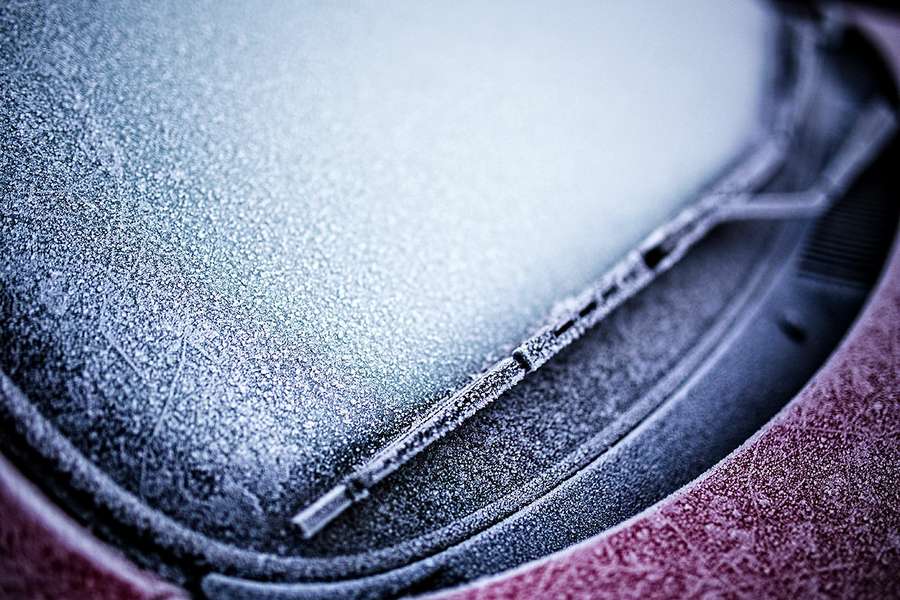 Что делать (и что НЕ делать), если примерзли двери?