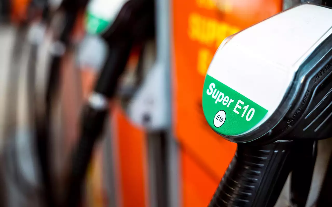 Заправка с градусом: что ждет российские машины на «спиртовом» бензине