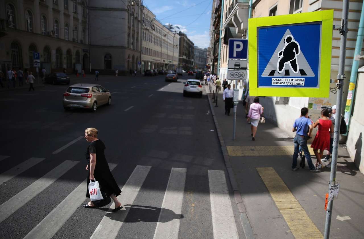 Дорожные знаки в центре Москвы разместят на фасадах домов