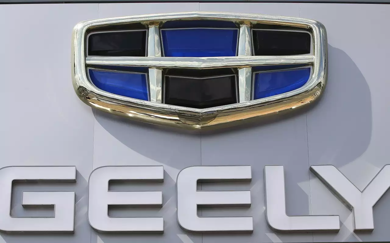 В Россию перестали поставлять три самых популярных модели Geely: подробности