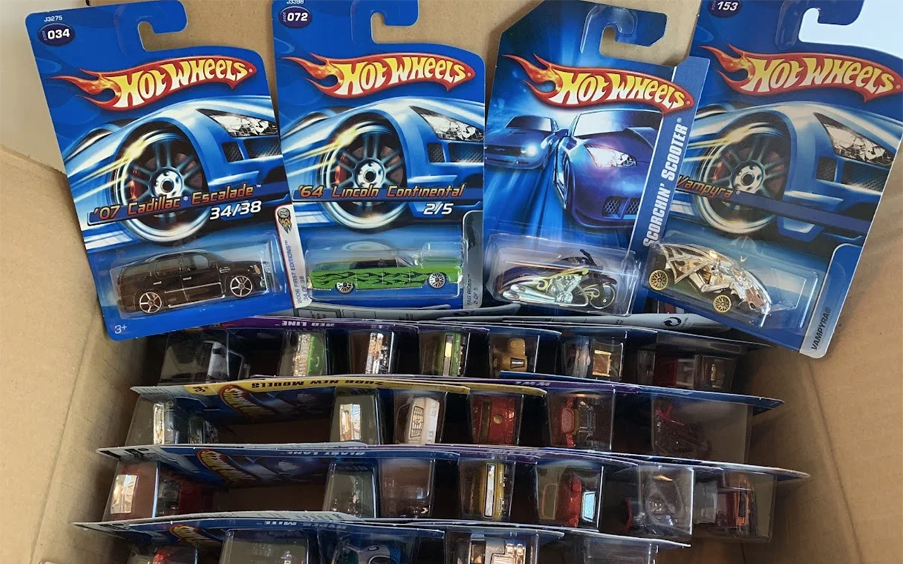 Коллекционер выставил на продажу машинки Hot Wheels