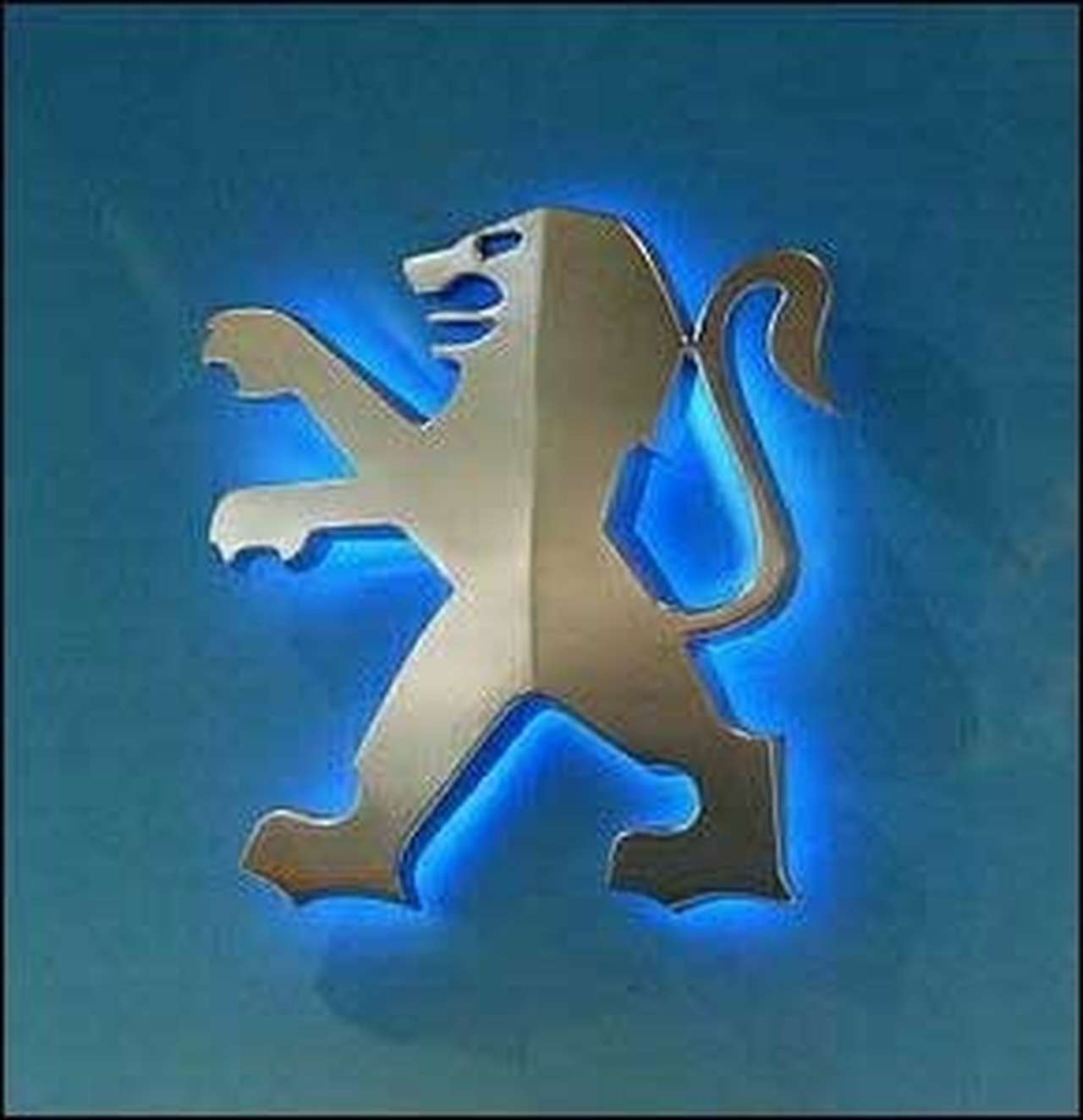 Peugeot хочет остаться "при своих"