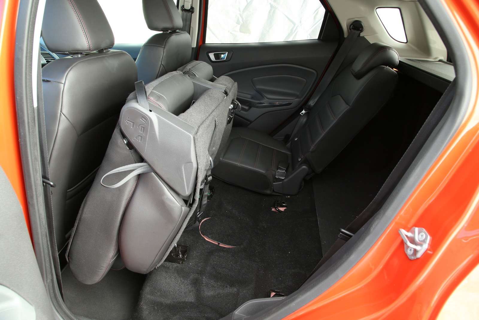 Форд экоспорт салон. Ford ecosport 2018 салон. Ford ecosport 2008г подушка. Ford ecosport заднее сиденье. Форд экоспорт сиденья.