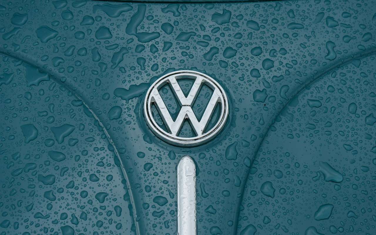 Прибыль концерна Volkswagen рекордно упала: в чем причина?