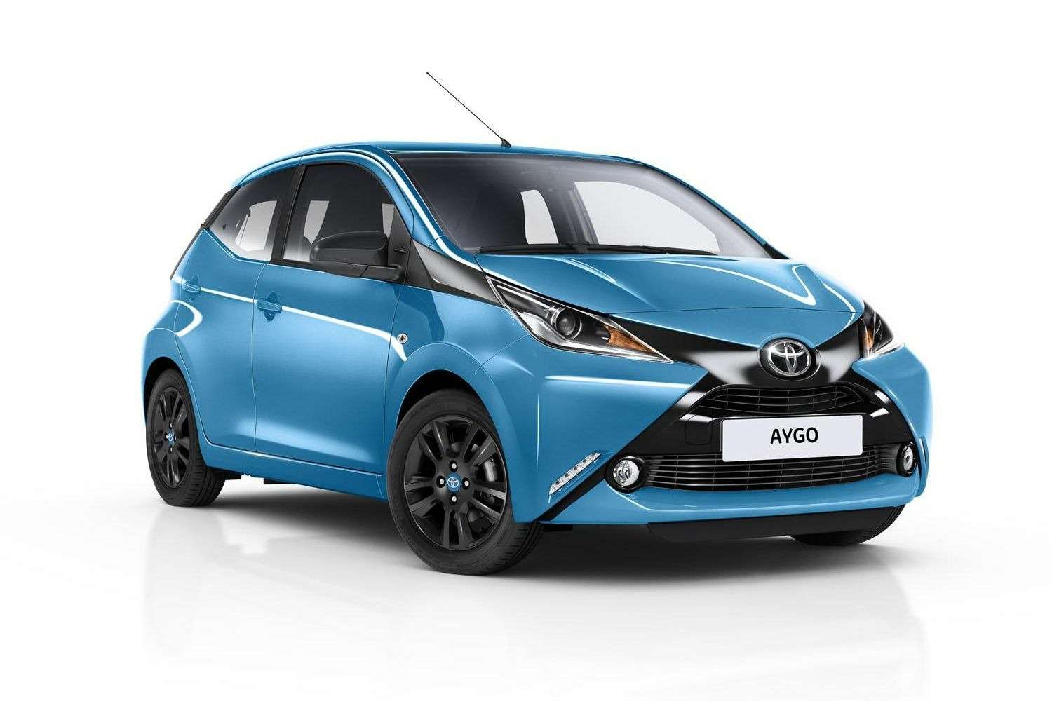 Автомобиль Toyota Aygo: новости, обзор, машина Тойота Айго — разные  поколения, комплектации, характеристики Toyota Aygo — сайт За рулем  www.zr.ru