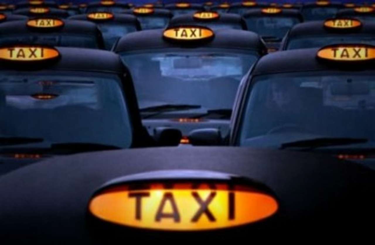 Стоянки для такси неприкосновенны для прочих авто