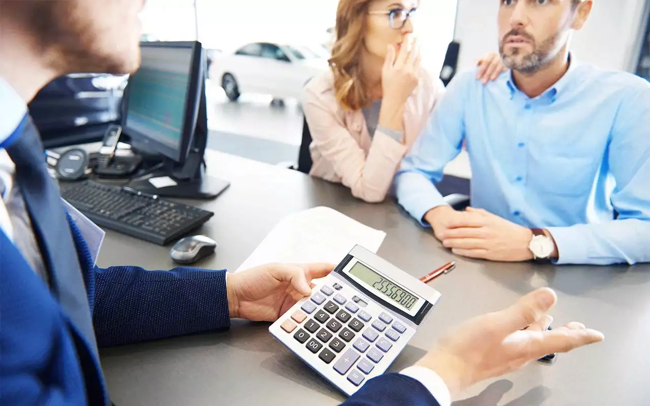 Как дилеры заставляют переплачивать за авто, которое покупаете якобы со скидкой