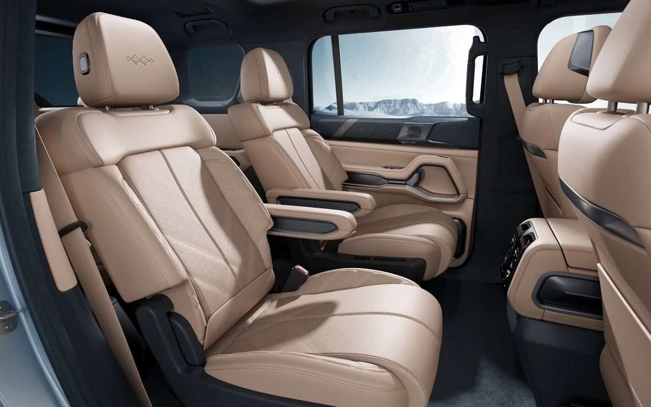 Интерьер BYD Leopard 8