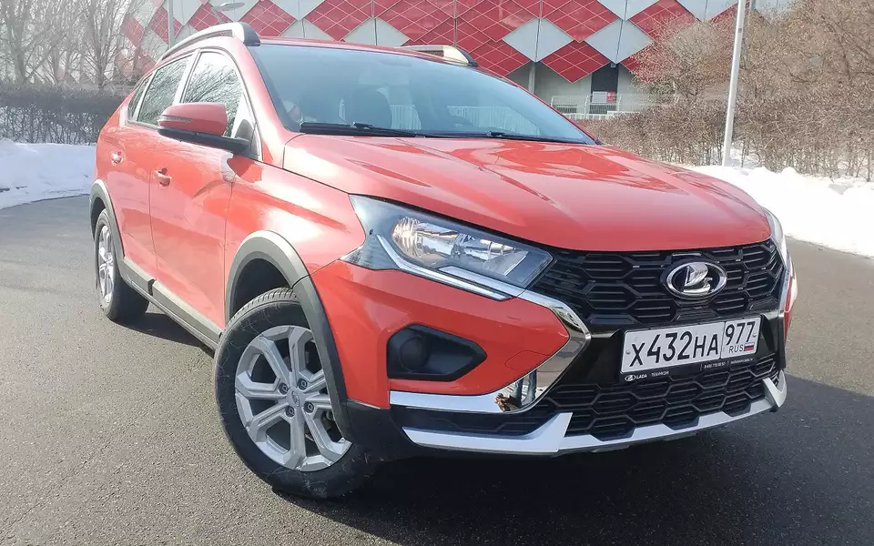 Искра SW Кросс в ярком колере, безусловно, радует глаз. Посмотрим, порадует ли кошелек и нервы.