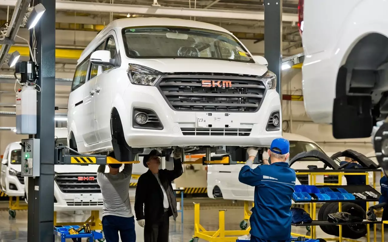 АВТОВАЗ начал выпуск заднеприводных фургонов SKM