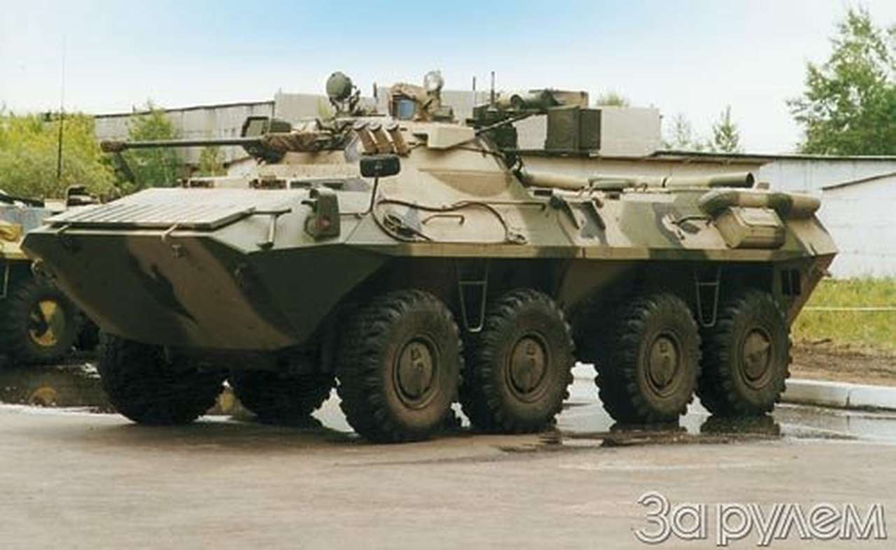 Стягиваемые в Москву БТРы спровоцировали пробку на МКАД