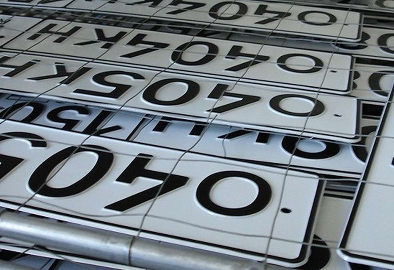 Продажу «красивых» номеров могут узаконить в 2015 году