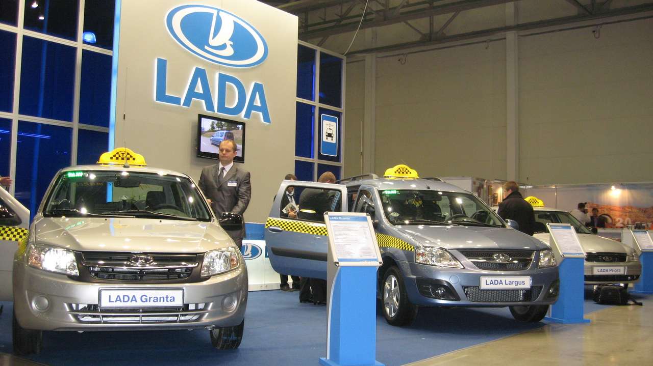 На выставке в Москве представили три Lada-taxi