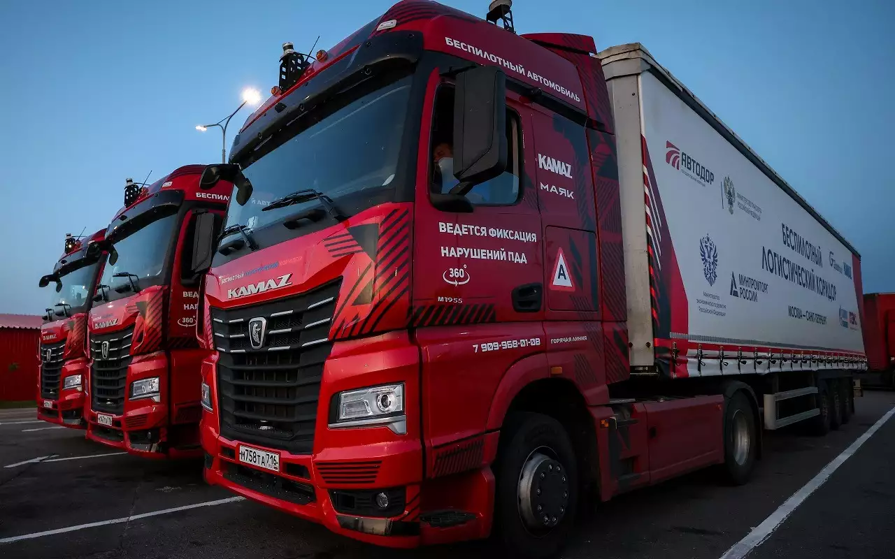 В 2023 году по М-11 поехали четыре беспилотника КАМАЗ