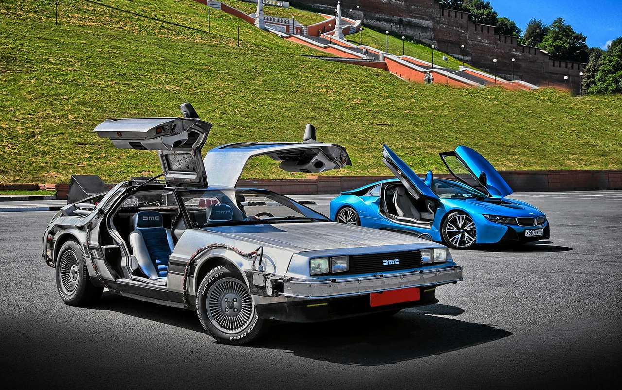 BMW i8 и DeLorean DMC-12 — вперед в будущее