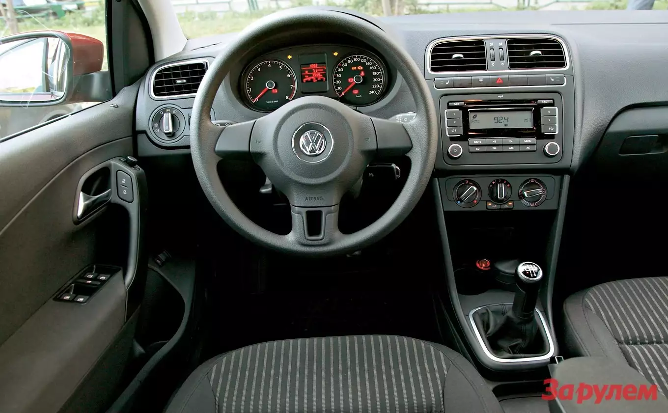 Панель поло седан. Volkswagen Polo торпеда. Торпеда Фольксваген поло 2011. Volkswagen Polo 2012 торпеда. Торпедо Фольксваген поло 2011.