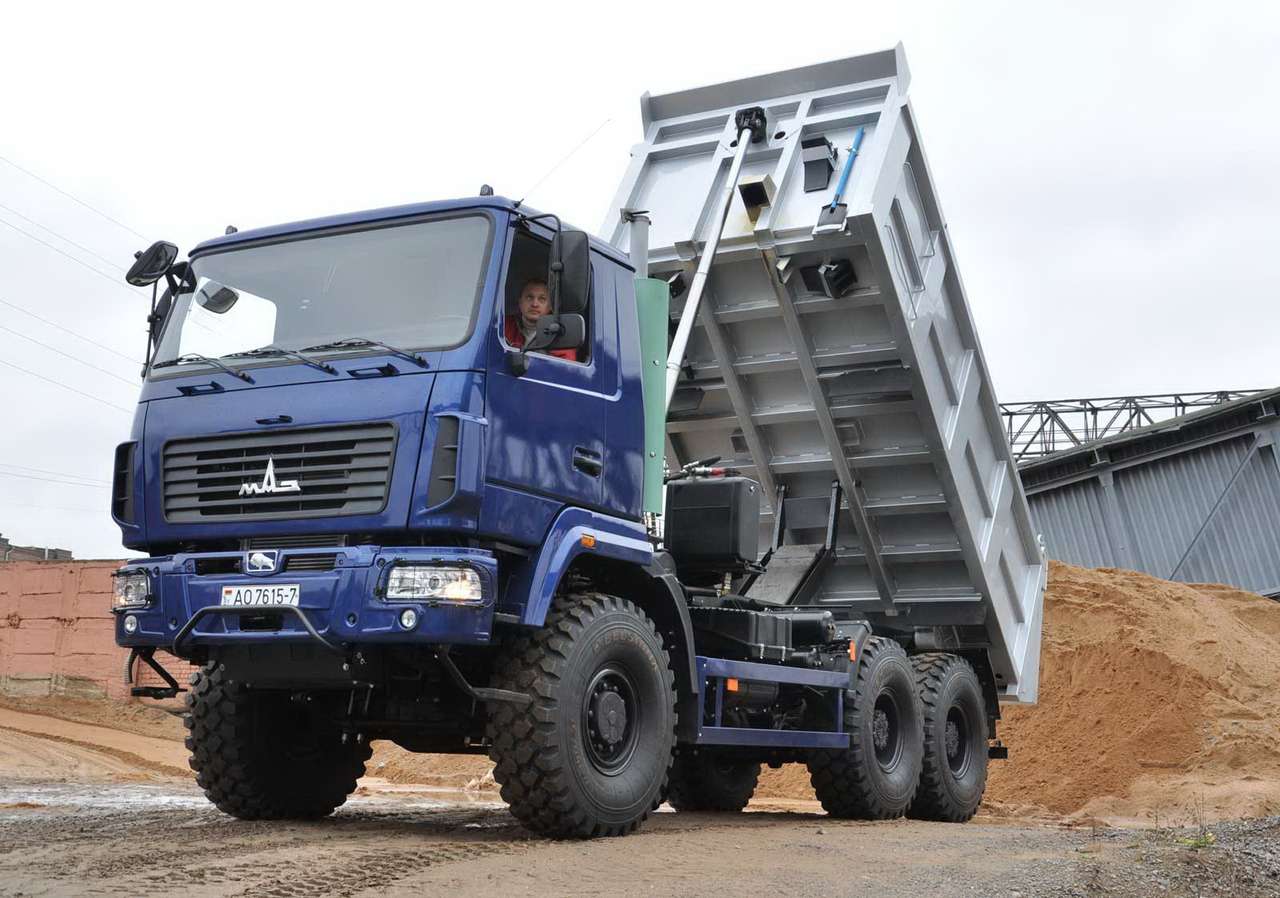 Полноприводный самосвал МАЗ-6502Н9: новое поколение минских грузовиков