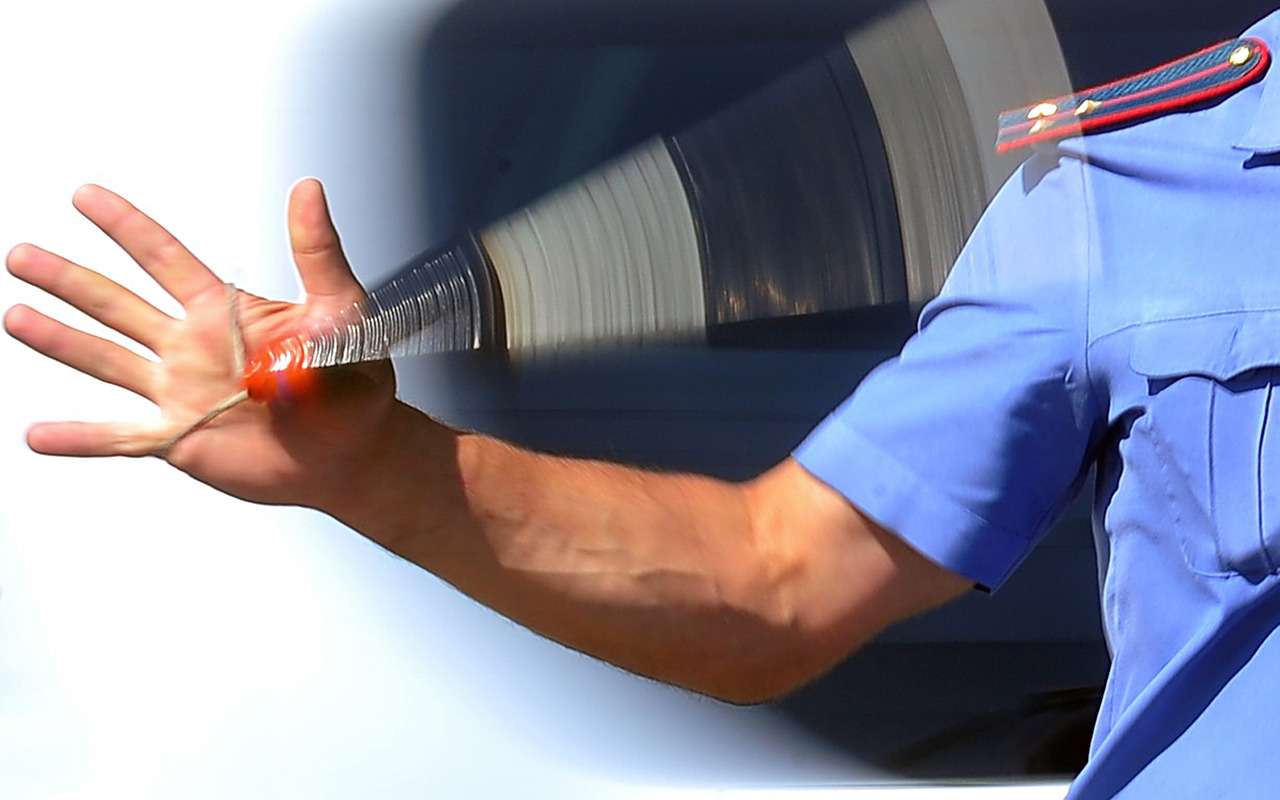 Фальшивые гаишники собирают взятки с петербургских нарушителей