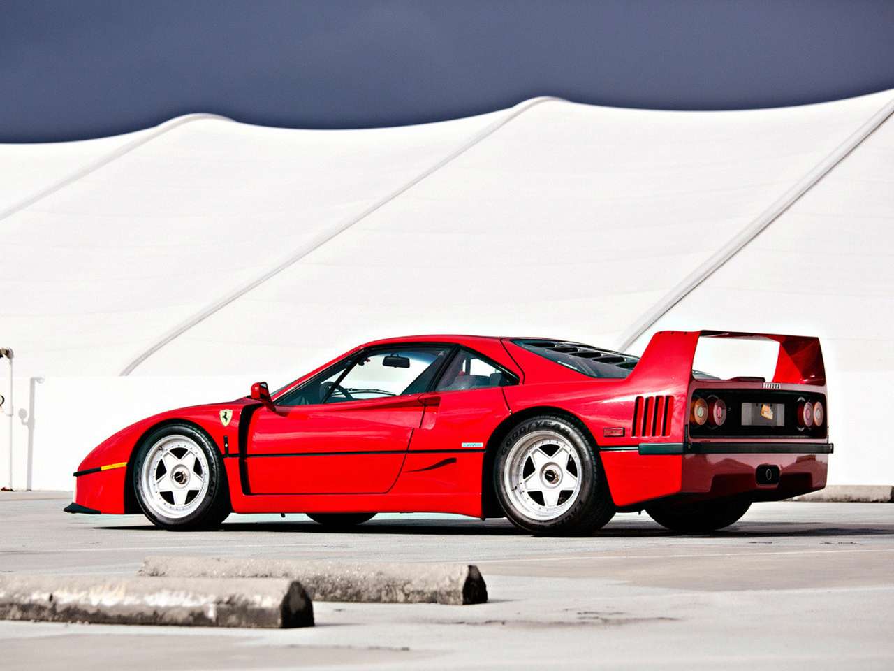 Легендарный Ferrari F40 ушел с молотка за рекордную сумму