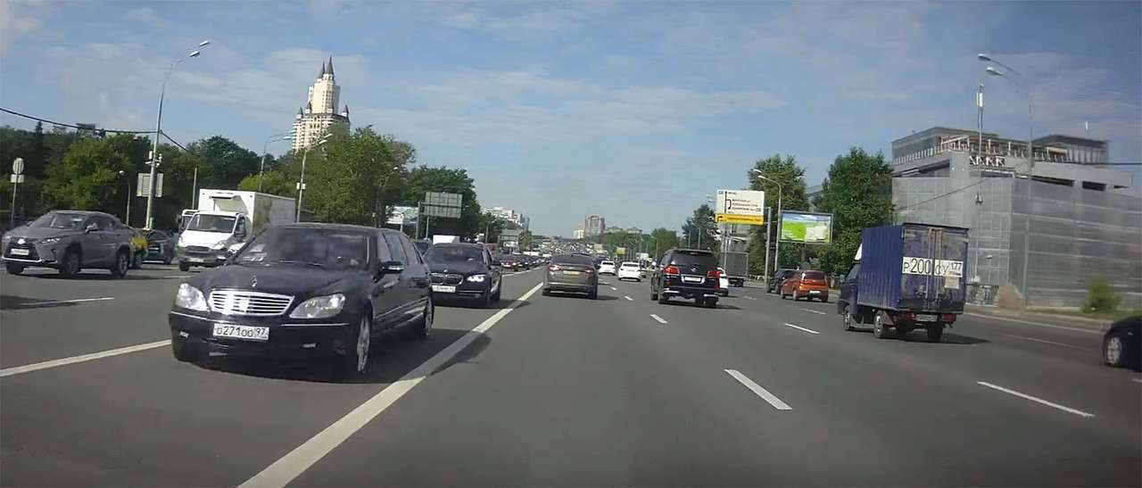 Кортеж Жириновского снова поймали на нарушении ПДД