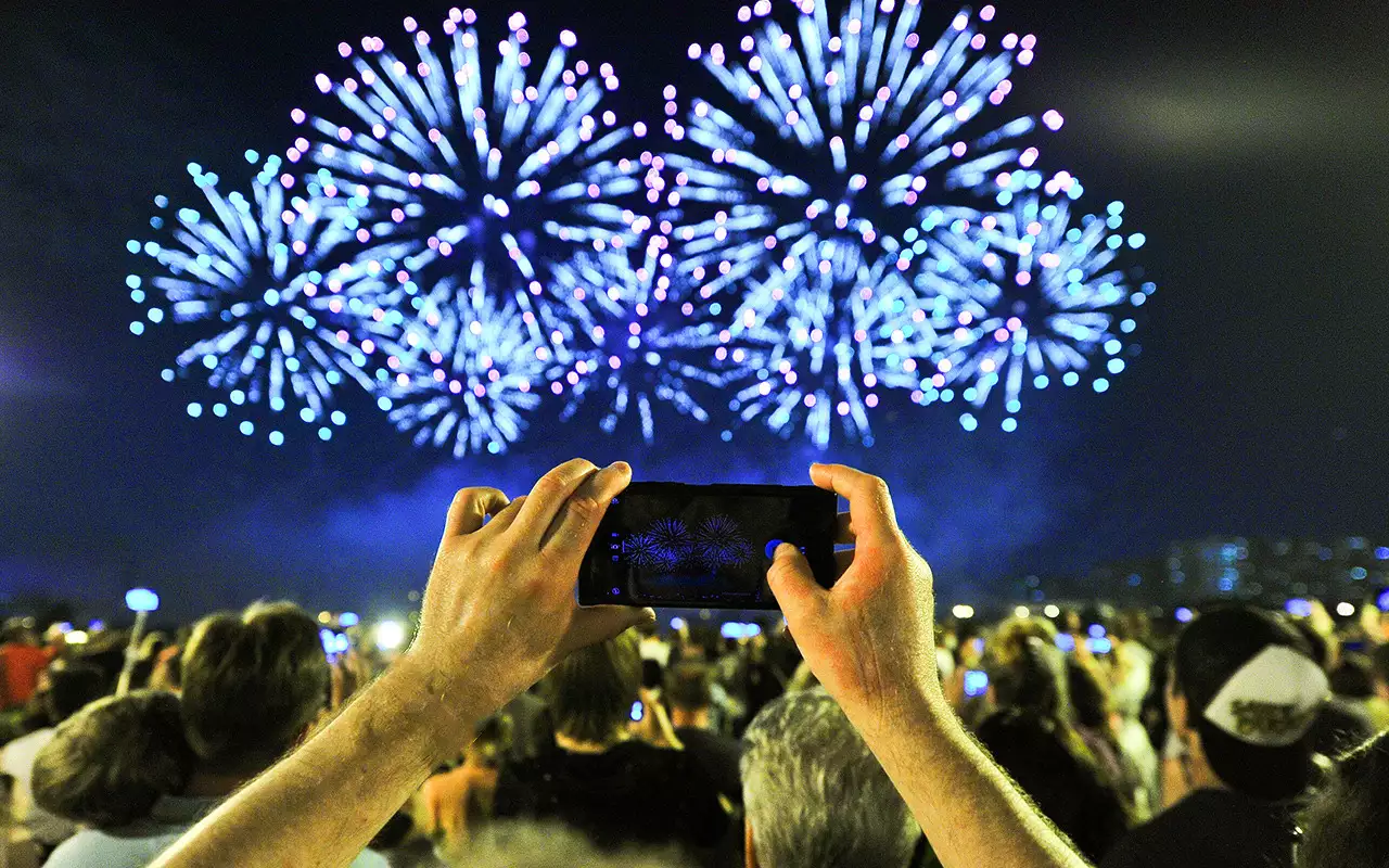 Салюты: какие автомобили и механизмы отвечают за праздничное настроение