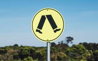 «Сигнал вежливости» или «парковка на ощупь». Как не попасть впросак за рубежом