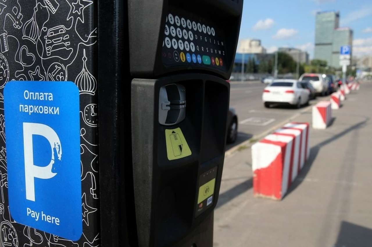 Правительство обяжет паркоматы принимать наличные