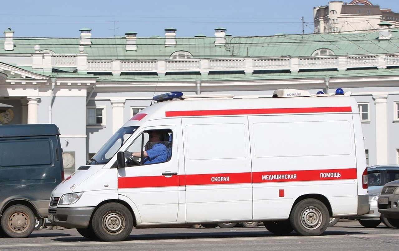 Ограбленный водитель протаранил автомобиль налетчиков