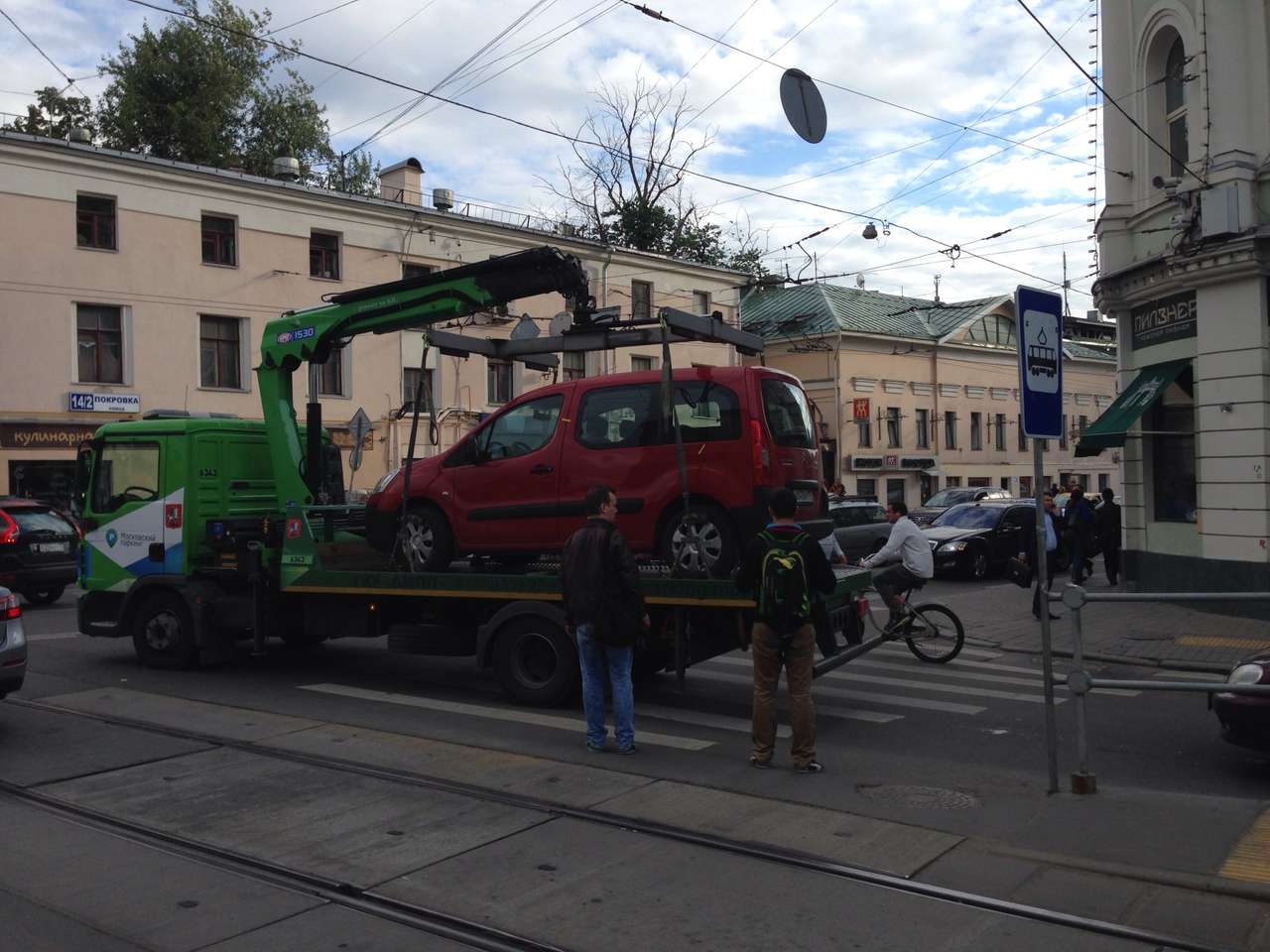 Автомобилистам, препятствующим работе эвакуаторов, грозит двойной штраф