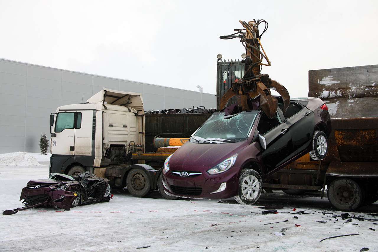 Автопроизводители возобновят продажи со скидками за счет утилизации