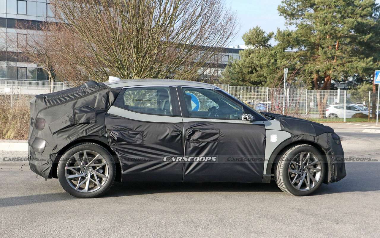 Genesis тестирует кроссовер: первые фото