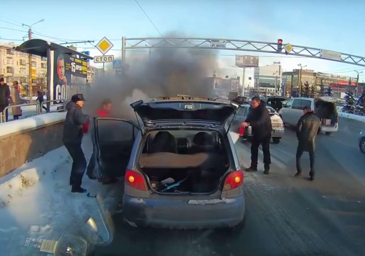 Видео про взаимовыручку на дороге