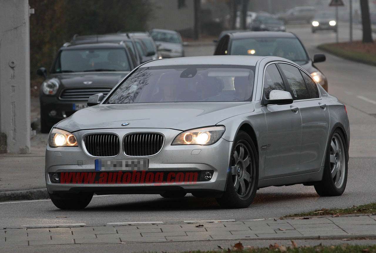 BMW испытывает электрический флагман