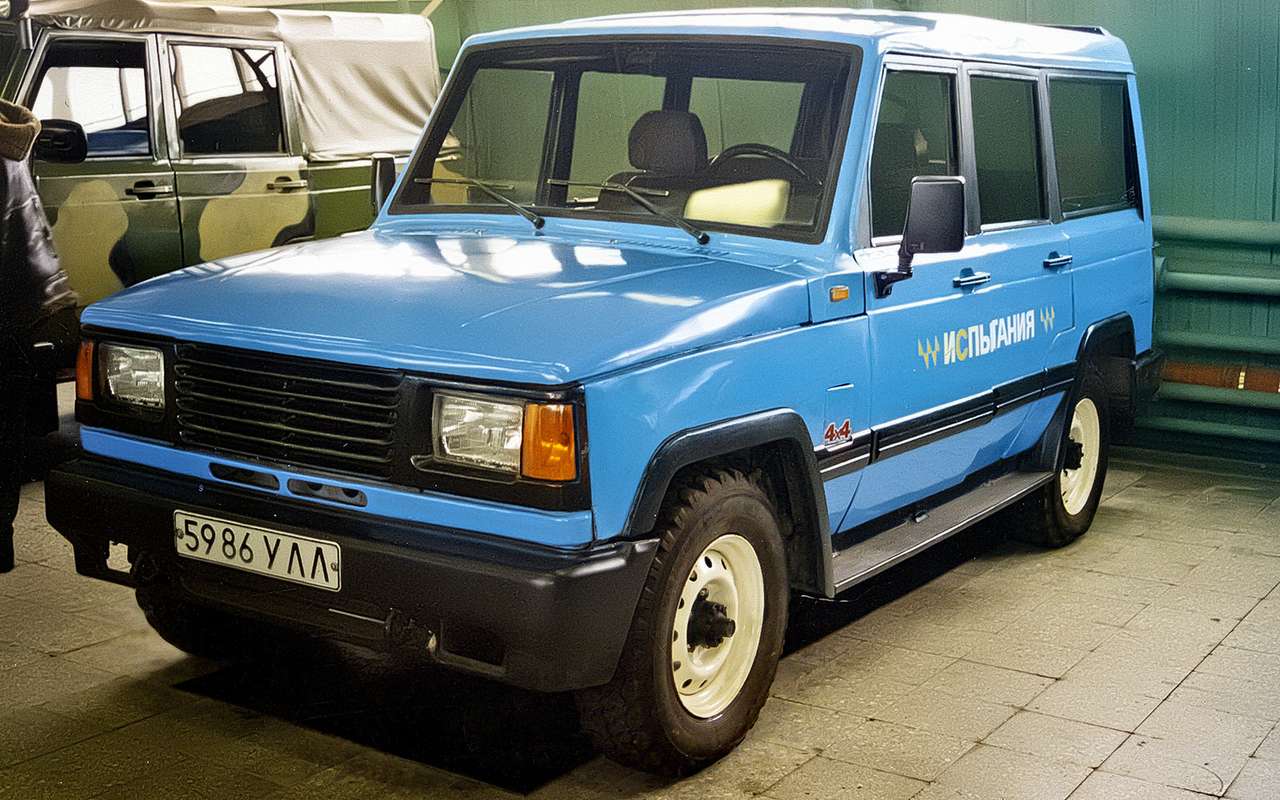 На смену «козлику» УАЗ-469 завод готовил машины с более современными кузовами, усовершенствованными подвесками, предполагали и двигатель объемом 2,9 л. В более просторном автомобиле было заинтересовано и министерство обороны. Работы над прототипами серий 3170, 3171, 3172 вылились в конце 1980-х в большие автомобили со 100-сильным двигателем – открытые, с брезентовой крышей и цельнометаллическим кузовом. Но в стране началась политическая и экономическая лихорадка, и новые модели отложили.