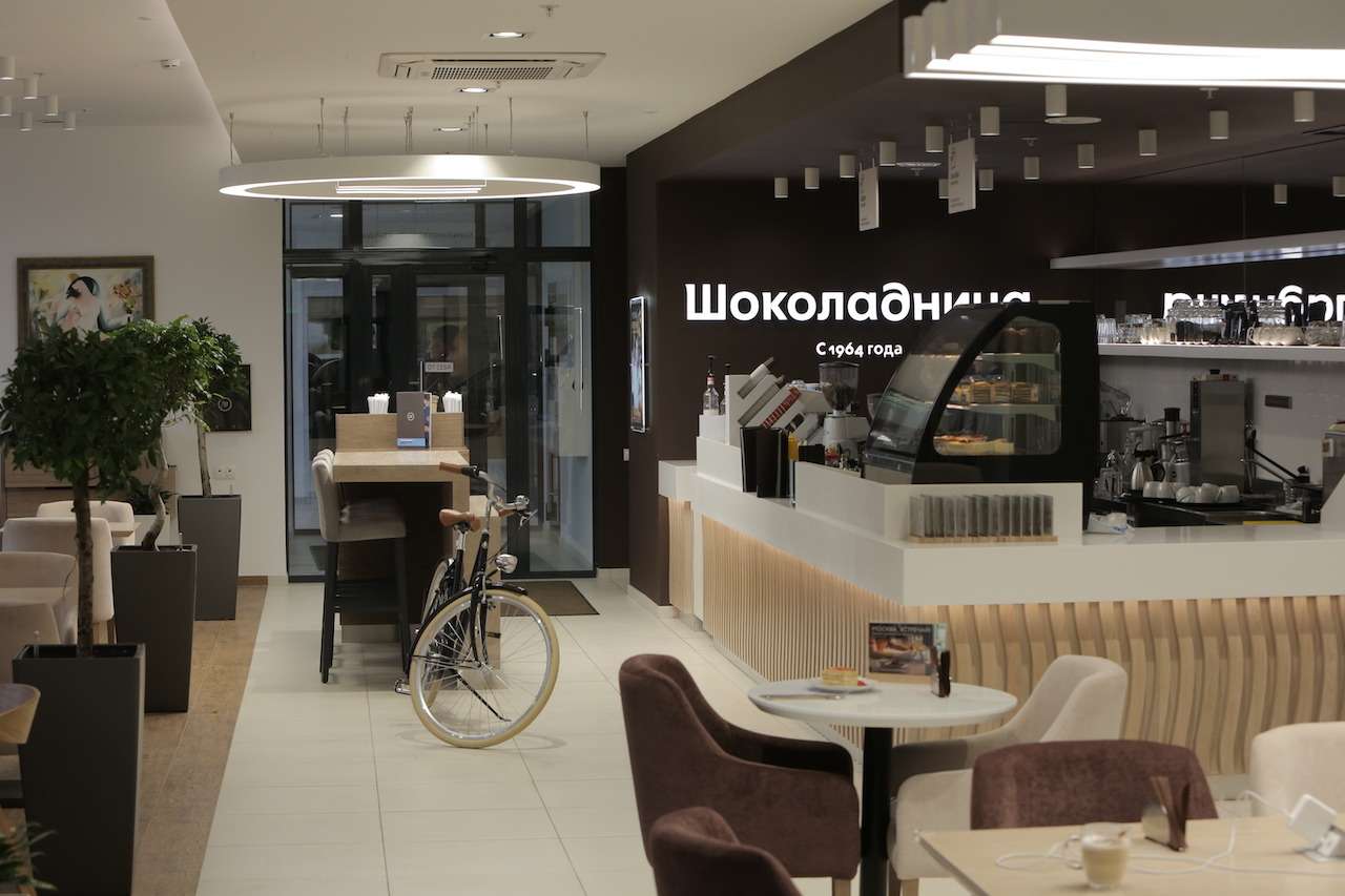 Театр начинается с вешалки, а покупка или обслуживание автомобиля - с чашечки кофе