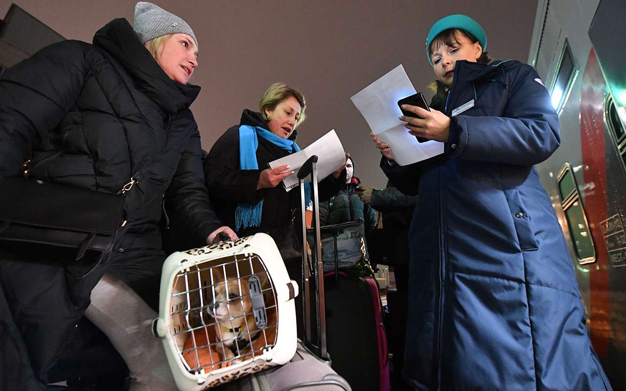 Пассажиры поезда