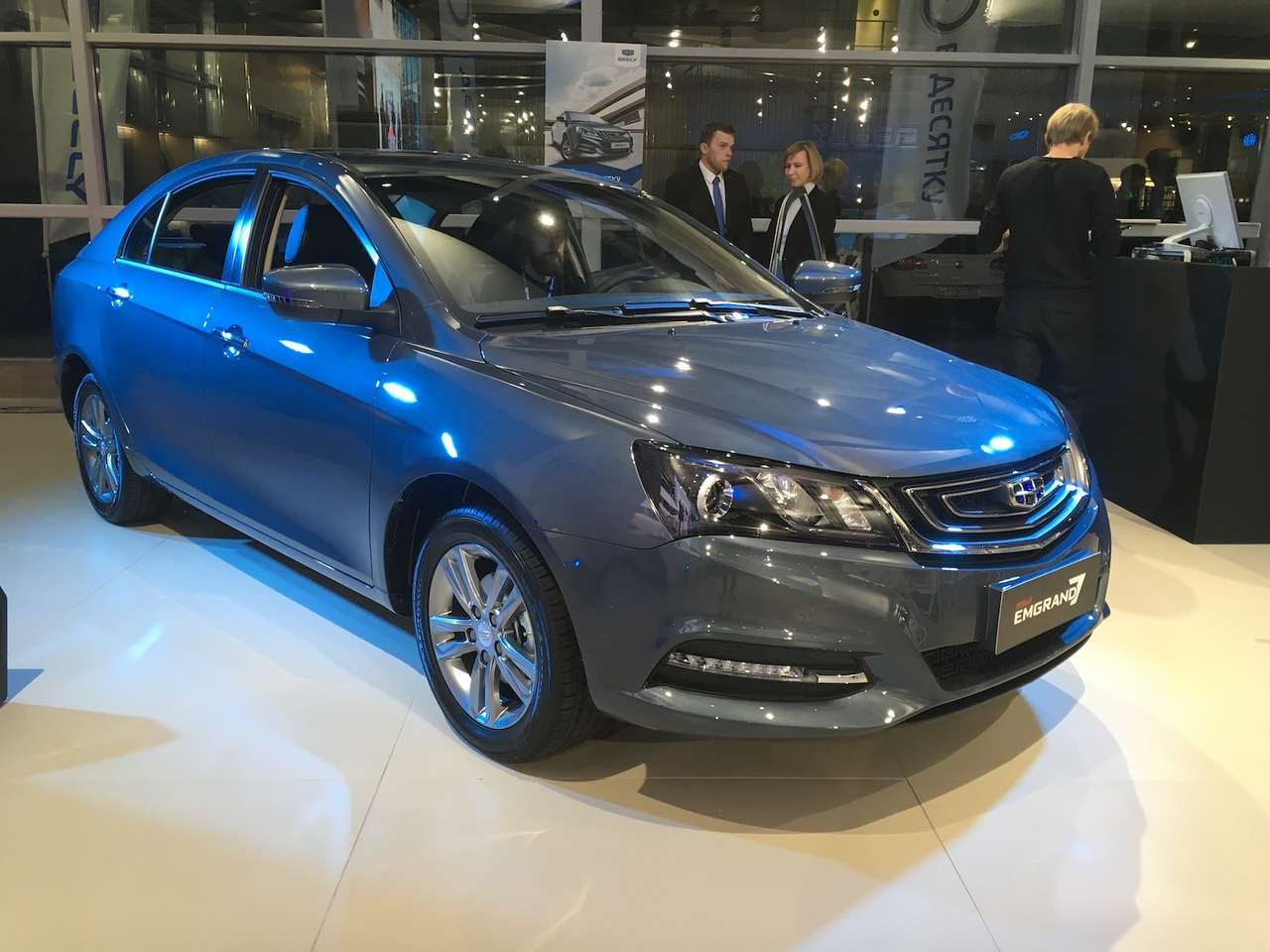 Седан Geely подешевел на 144 тысячи рублей