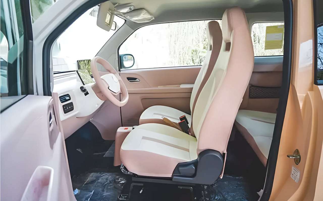 Интерьер Zhidou Rainbow mini EV