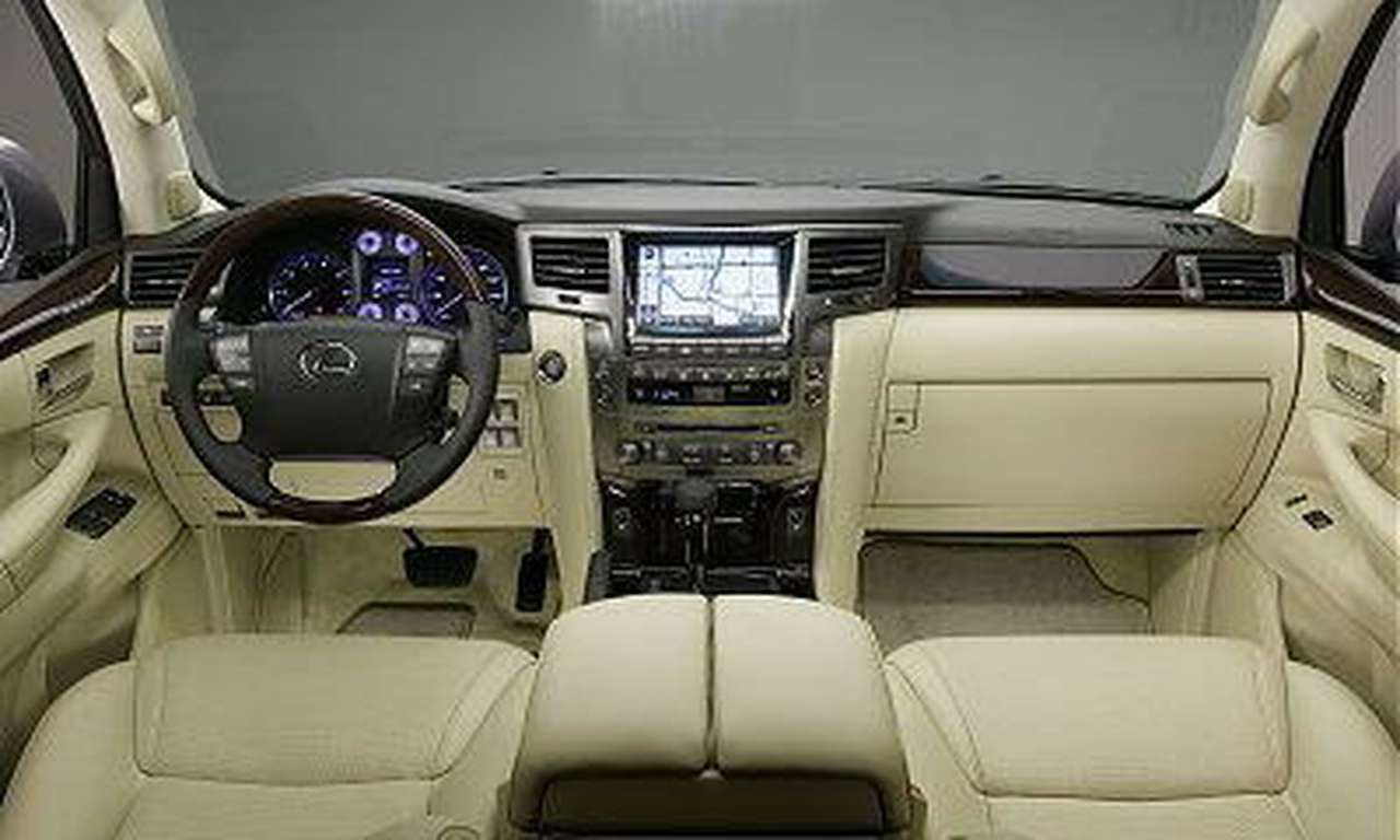 Когда все мельчают, Lexus растет