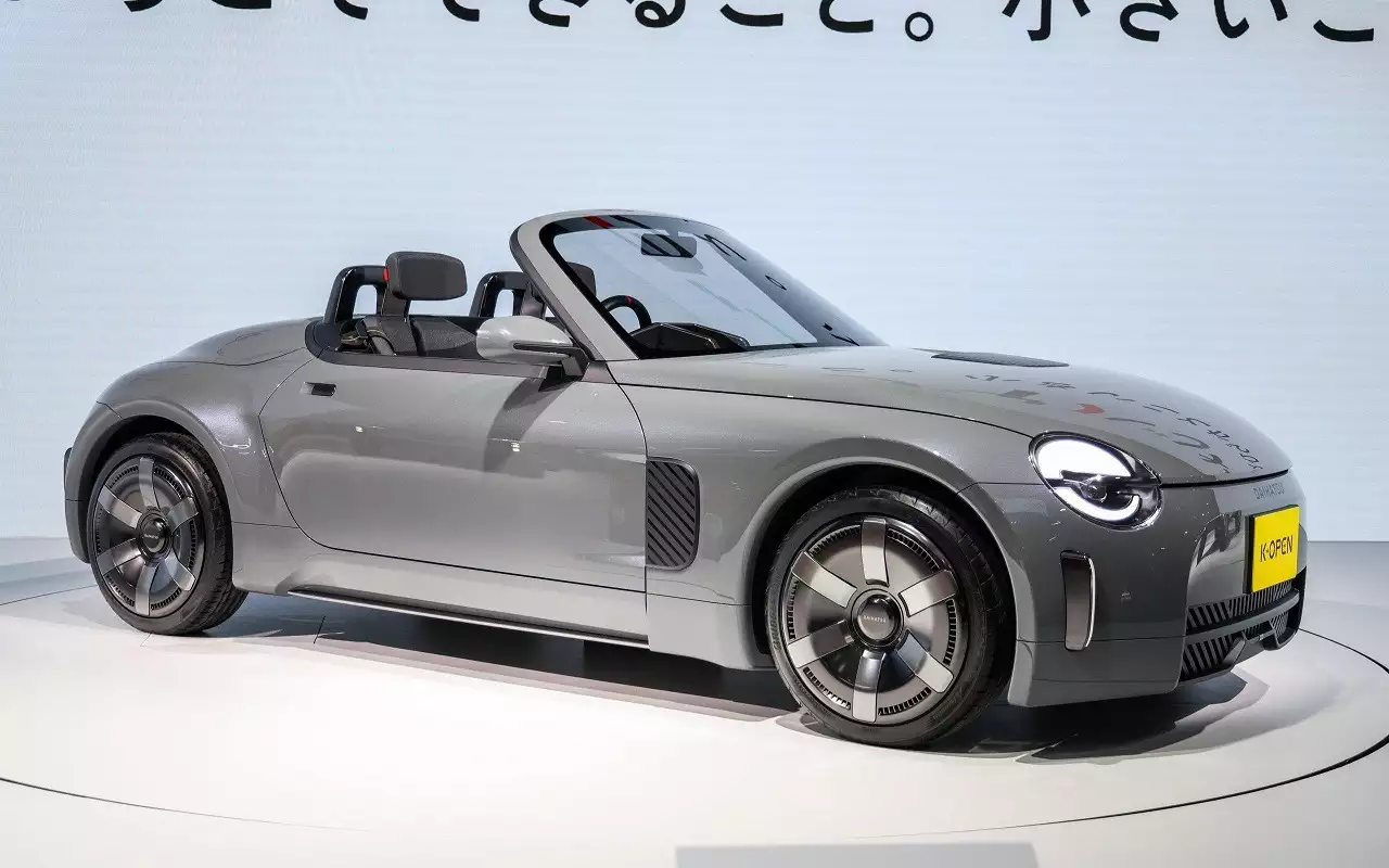 Японцы показали крутой маленький родстер: задний привод и ДВС!