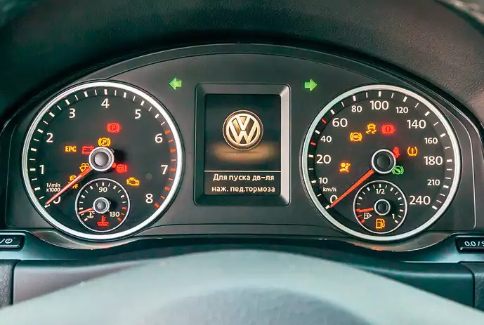 Volkswagen tiguan ошибки. Volkswagen Tiguan, 2014 приборная. Индикатор приборной панели WV Tiguan. Лампочки на приборной Фольксваген гольф 6. Tiguan 2008 лампочки на панели VW.
