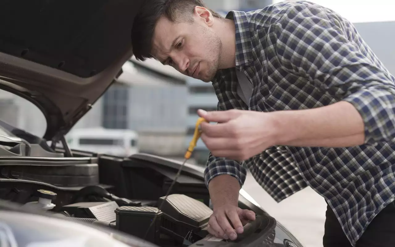 Почему моторное масло должно темнеть: объяснение эксперта