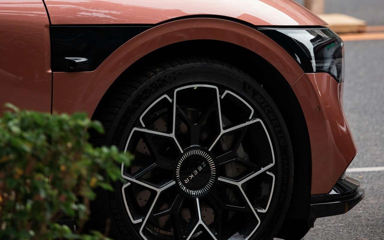 Популярный в России бренд выдавал б/у машины за новые — итоги расследования