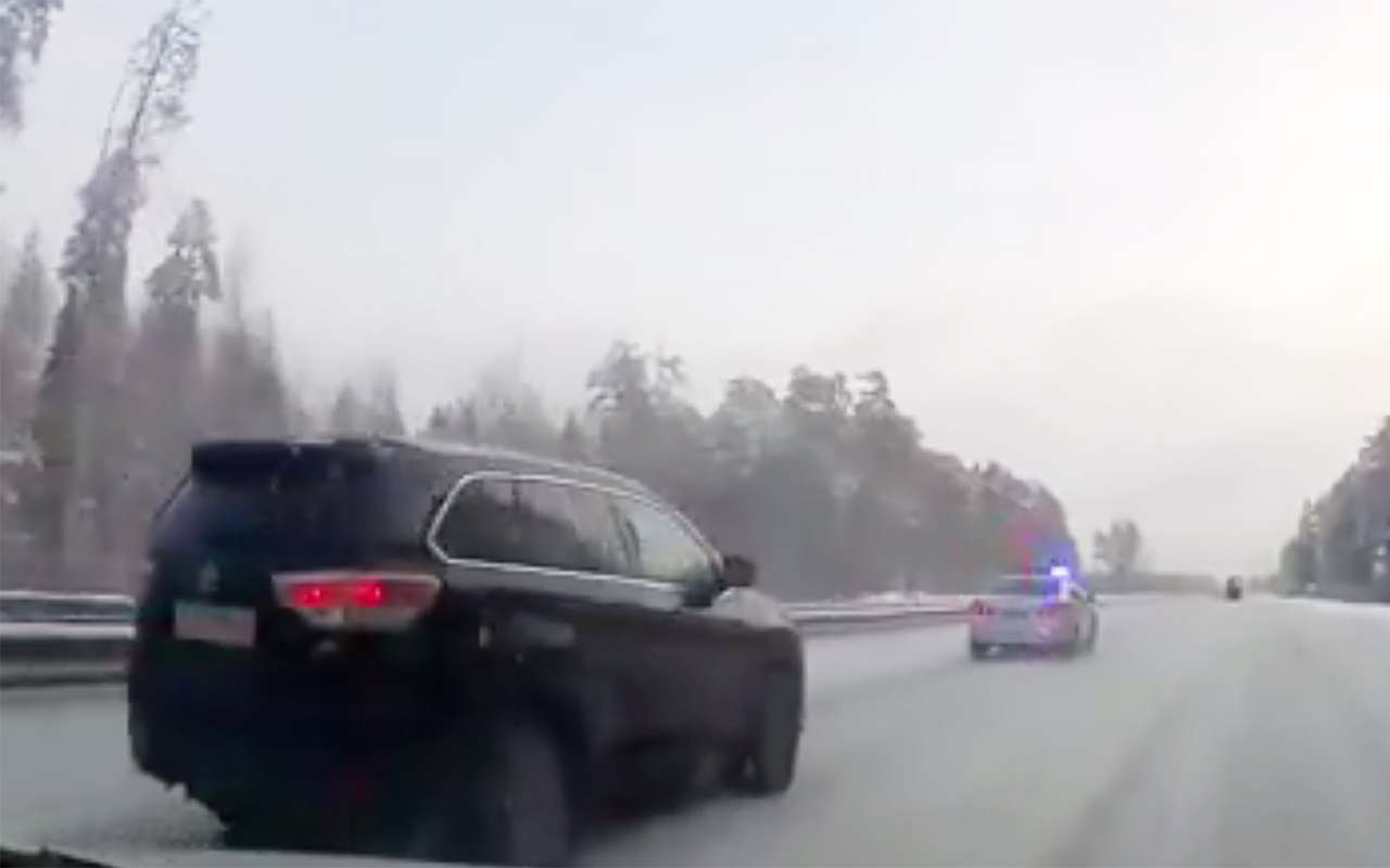 Сопровождавших VIP-машину гаишников отстранили от обязанностей